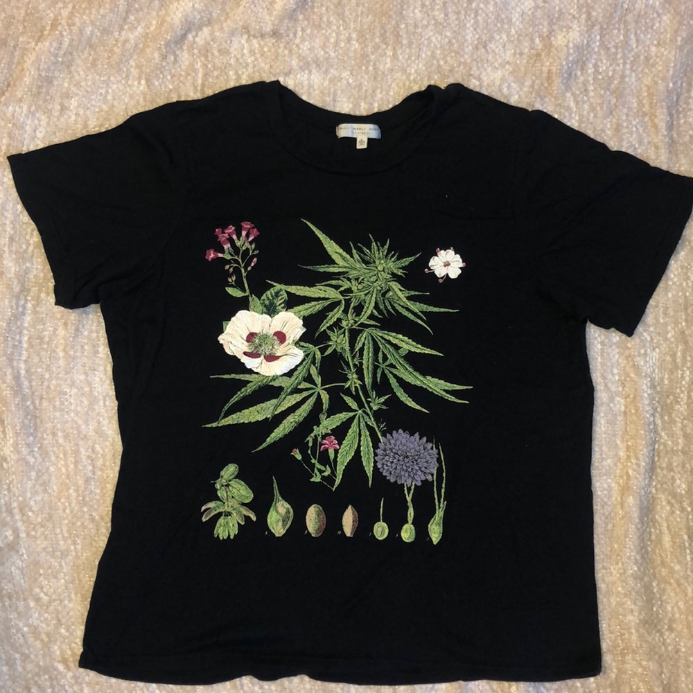 Truly Madly Deeply Graphic Tee size LG BARELY WORN